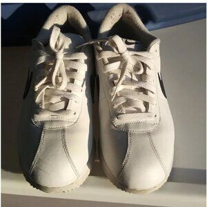 Youth sz 7 Nike Cortez sneakers shoes